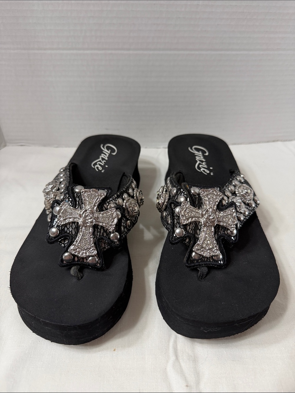 Grazie Pryor Edgy Punk Black Wedge Sandals Silver Tone Cross & Rose Conchos Sz 7